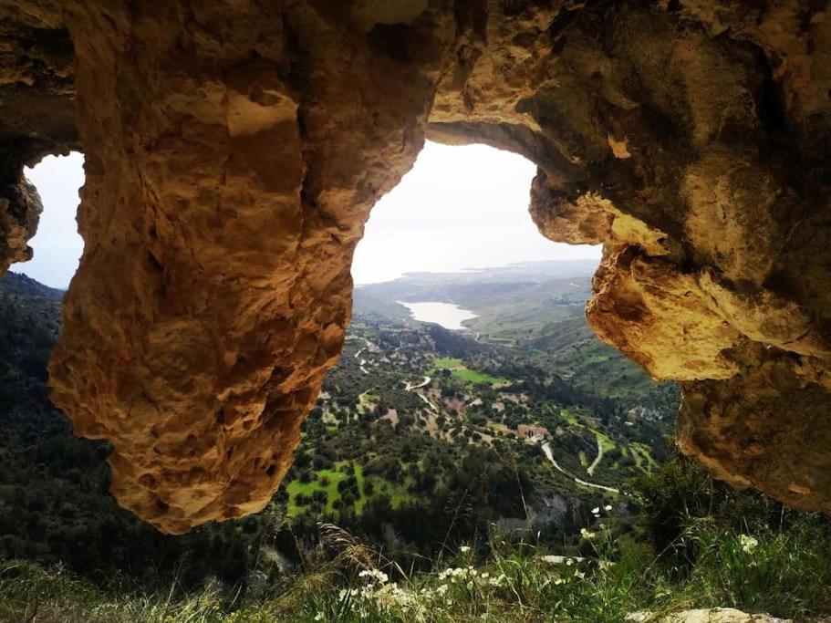 Villa Glamping In The Middle Of Nowhere à Paphos Extérieur photo